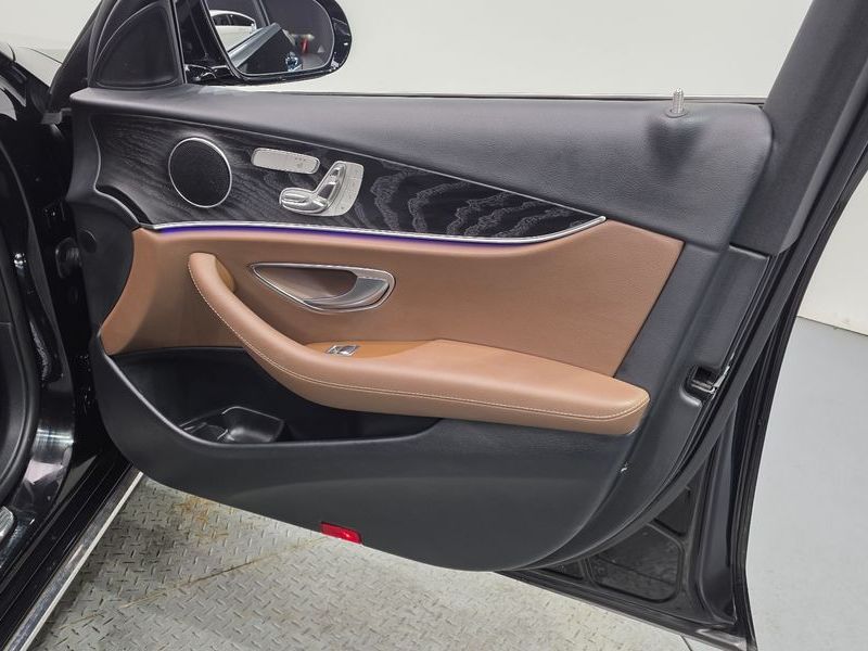 2019 Mercedes-Benz E-Class E220d Avantgarde photo 24