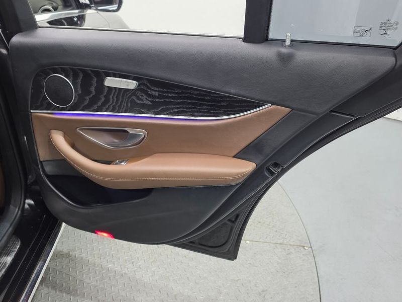 2019 Mercedes-Benz E-Class E220d Avantgarde photo 25