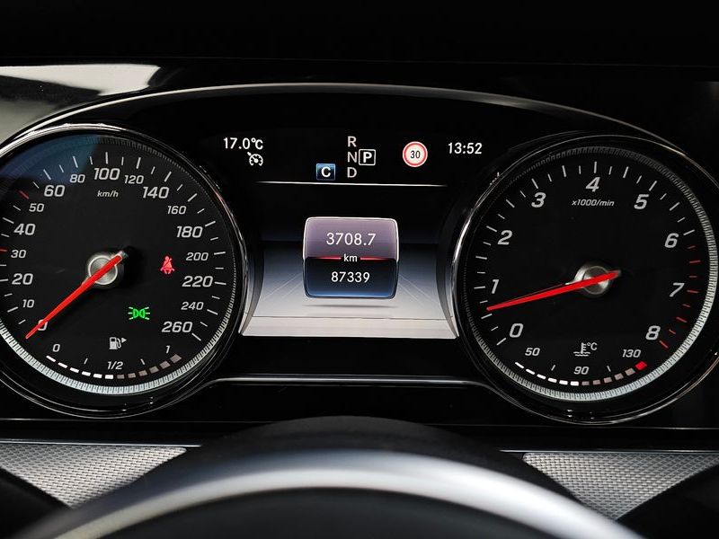 2019 Mercedes-Benz E-Class E300 Avantgarde photo 8