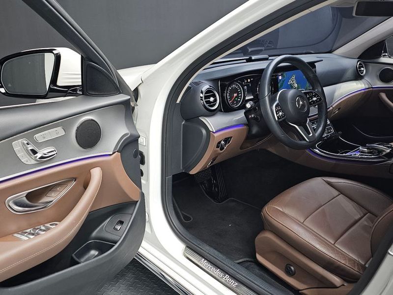 2019 Mercedes-Benz E-Class E300 Avantgarde photo 11