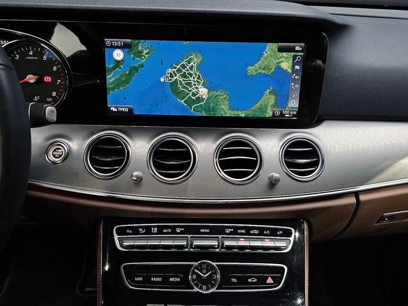 2019 Mercedes-Benz E-Class E300 Avantgarde photo 14