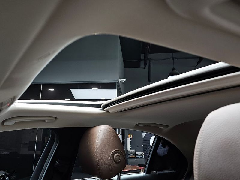 2019 Mercedes-Benz E-Class E300 Avantgarde photo 16