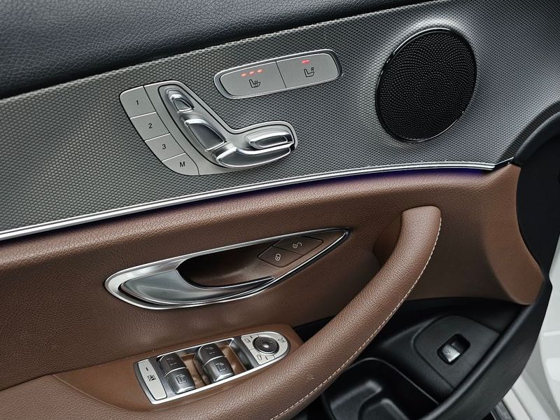 2019 Mercedes-Benz E-Class E300 Avantgarde photo 17
