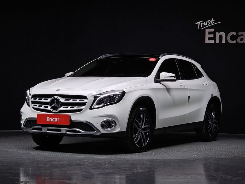 2019 Mercedes-Benz A-Class GLA220 Premium photo 1