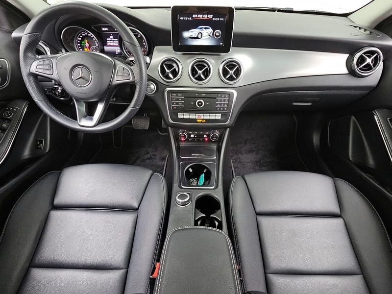 2019 Mercedes-Benz A-Class GLA220 Premium photo 7