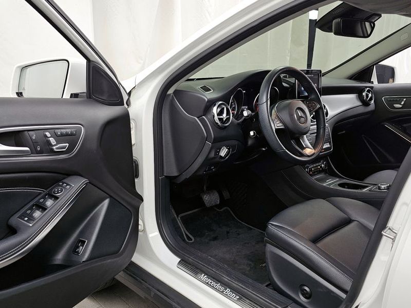 2019 Mercedes-Benz A-Class GLA220 Premium photo 10