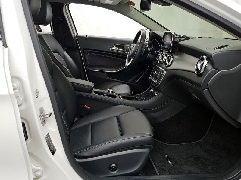 2019 Mercedes-Benz A-Class GLA220 Premium photo 11