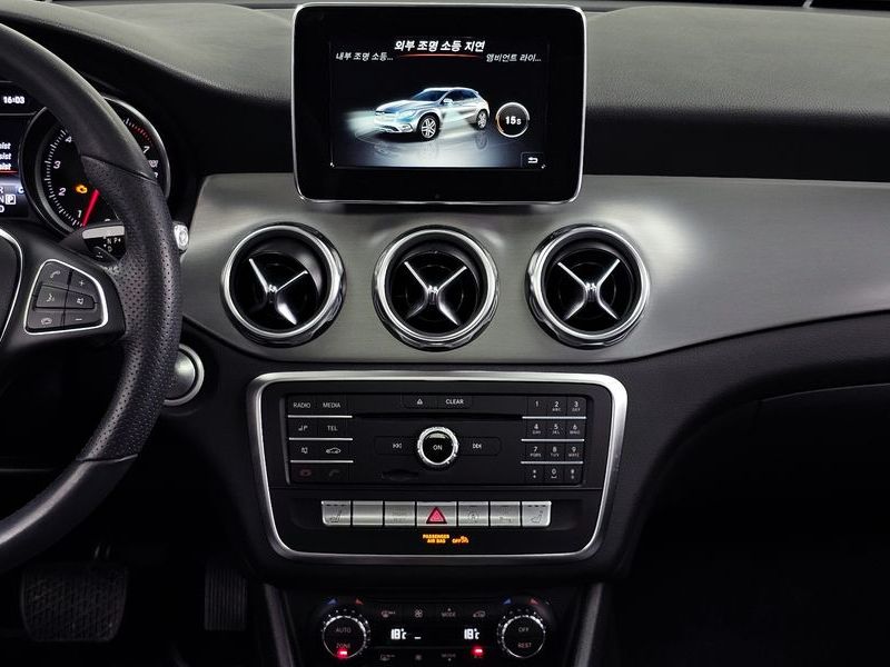 2019 Mercedes-Benz A-Class GLA220 Premium photo 14