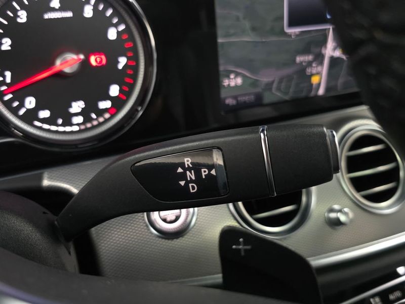 2019 Mercedes-Benz E-Class E300 Avantgarde photo 9