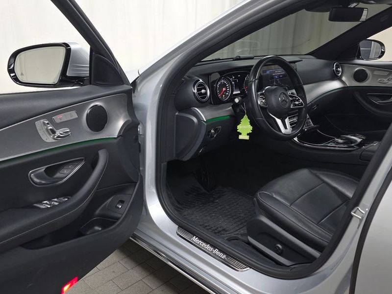 2019 Mercedes-Benz E-Class E300 Avantgarde photo 10
