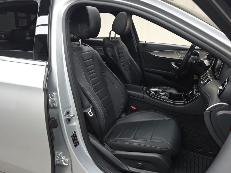 2019 Mercedes-Benz E-Class E300 Avantgarde photo 12