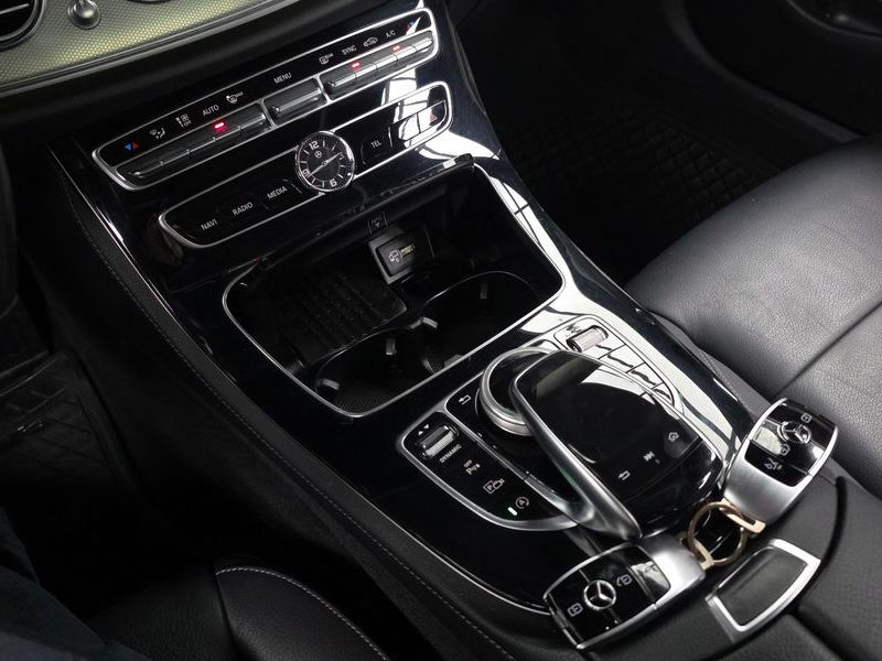 2019 Mercedes-Benz E-Class E300 Avantgarde photo 17