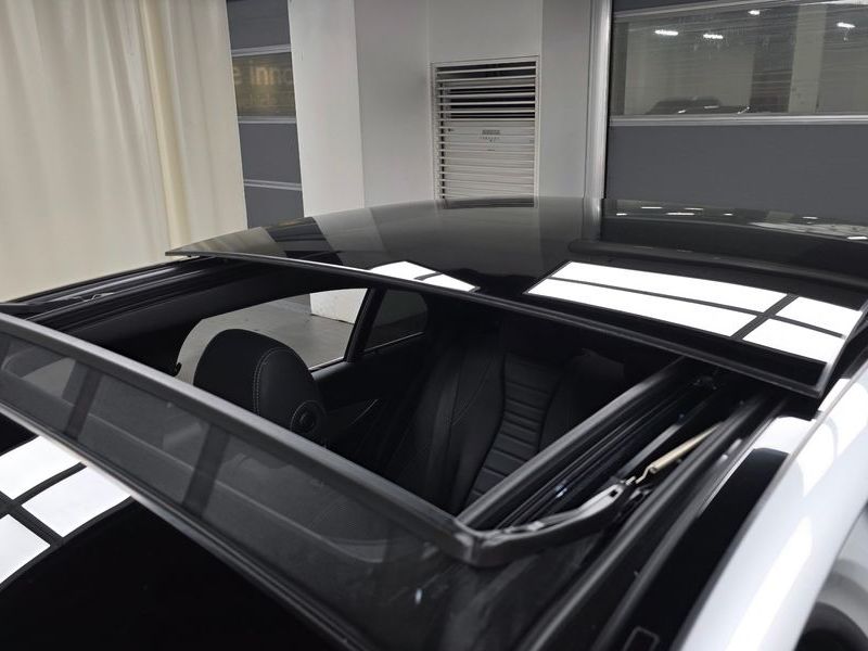 2019 Mercedes-Benz E-Class E300 Avantgarde photo 19