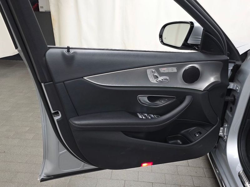 2019 Mercedes-Benz E-Class E300 Avantgarde photo 24