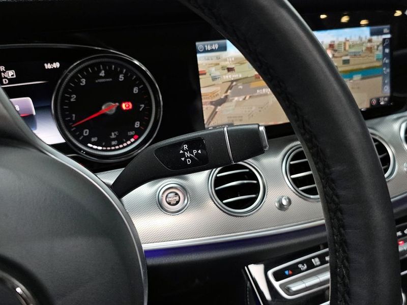 2019 Mercedes-Benz E-Class E300 Avantgarde photo 9