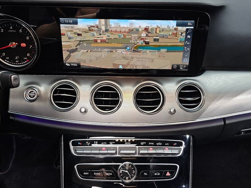 2019 Mercedes-Benz E-Class E300 Avantgarde photo 14