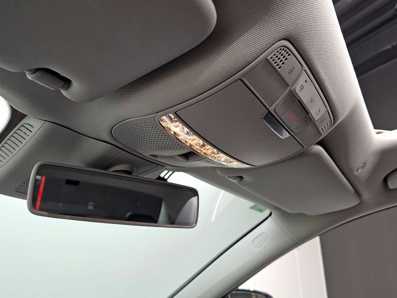 2019 Mercedes-Benz E-Class E300 Avantgarde photo 17