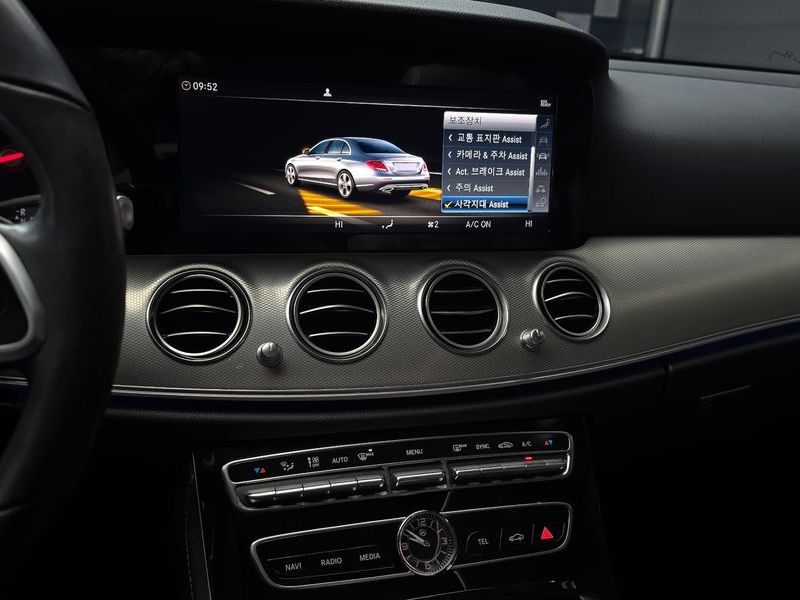 2019 Mercedes-Benz E-Class E300 Avantgarde photo 16