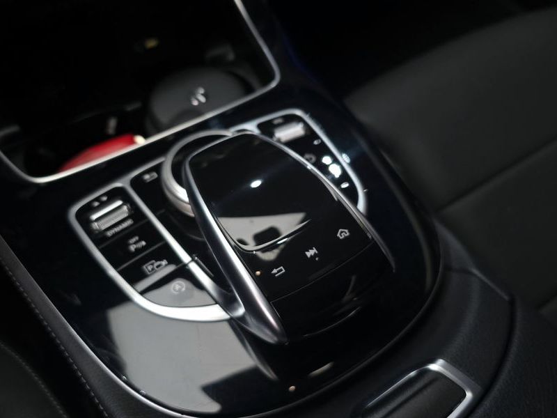 2019 Mercedes-Benz E-Class E300 Avantgarde photo 17