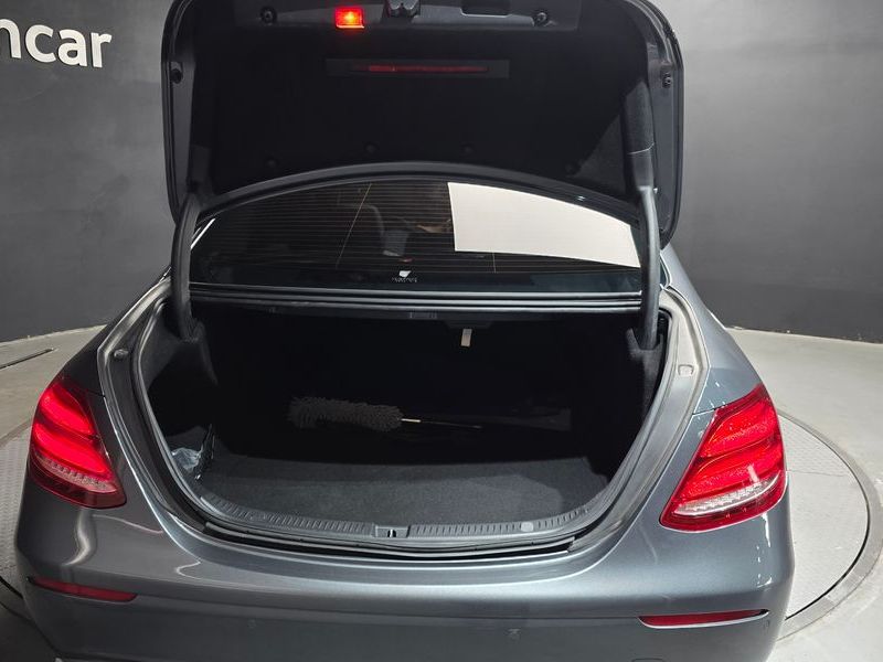 2019 Mercedes-Benz E-Class E300 Avantgarde photo 20