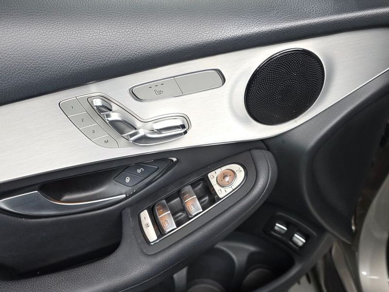 2019 Mercedes-Benz C-Class GLC350e 4MATIC photo 17