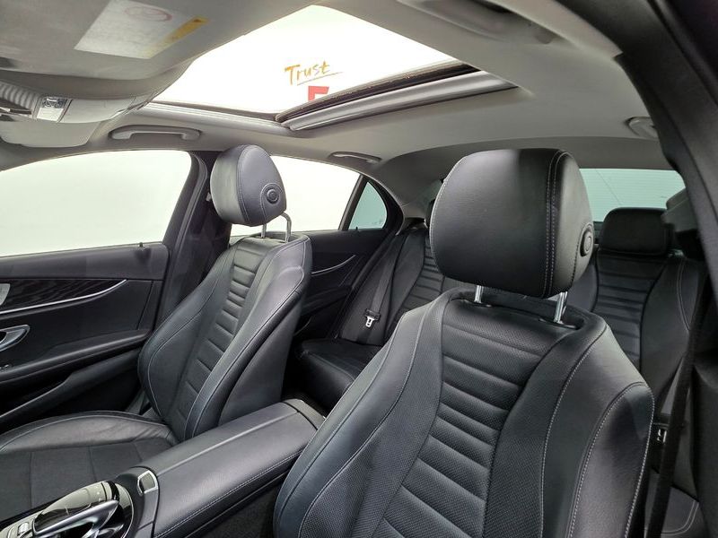 2019 Mercedes-Benz E-Class E300 4MATIC Avnatgarde photo 12