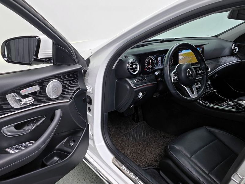 2019 Mercedes-Benz E-Class E300 4MATIC Avnatgarde photo 13