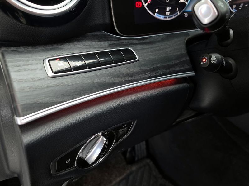 2019 Mercedes-Benz E-Class E300 4MATIC Avnatgarde photo 14