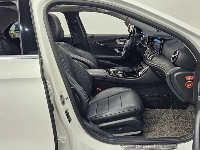 2019 Mercedes-Benz E-Class E220d Avantgarde photo 11