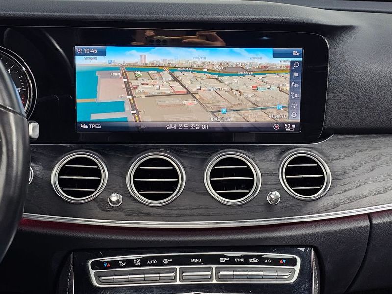 2019 Mercedes-Benz E-Class E220d Avantgarde photo 14