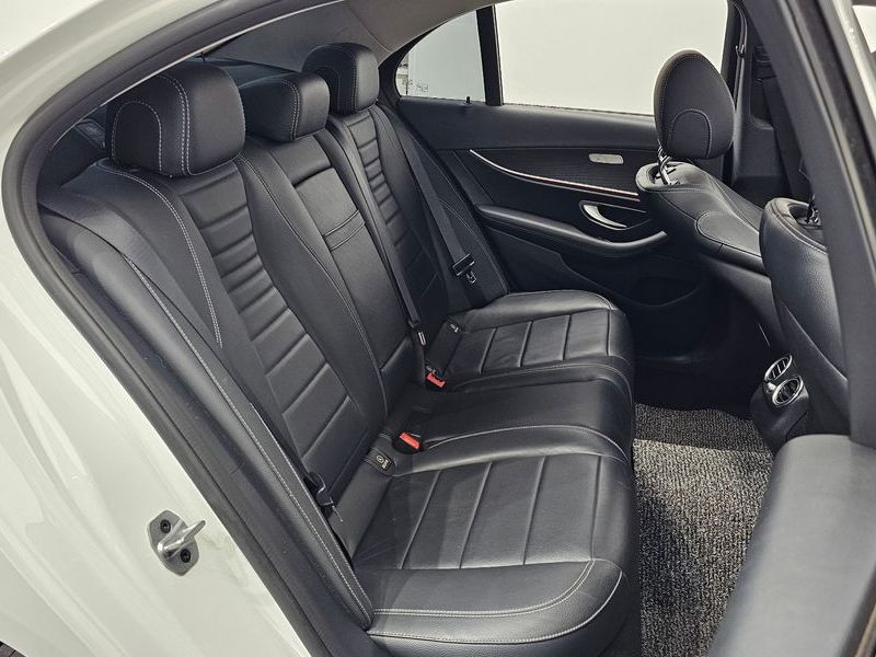 2019 Mercedes-Benz E-Class E220d Avantgarde photo 26