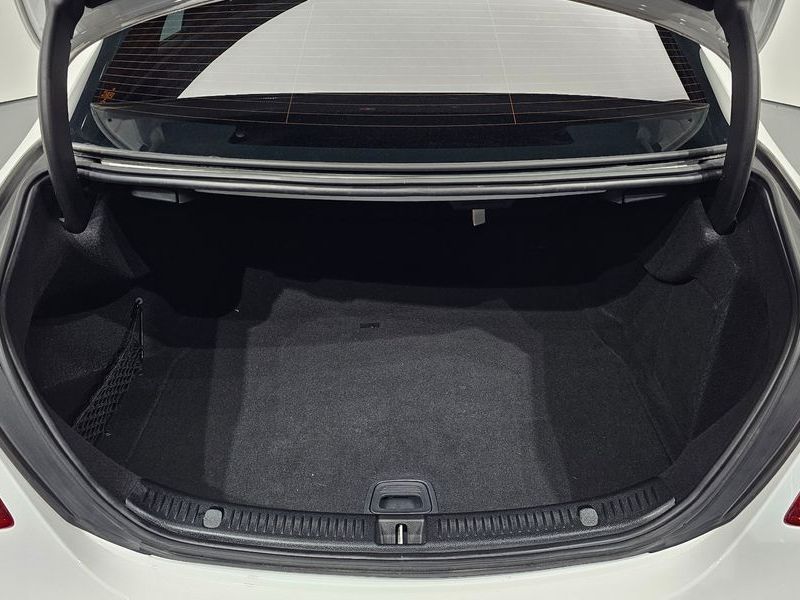 2019 Mercedes-Benz E-Class E220d Avantgarde photo 30