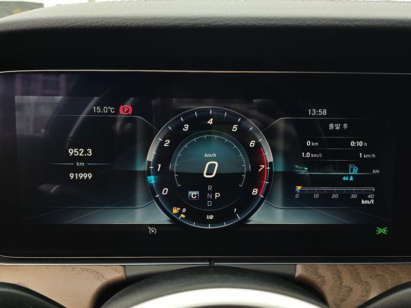 2019 Mercedes-Benz E-Class E300 4MATIC Exclusive photo 8
