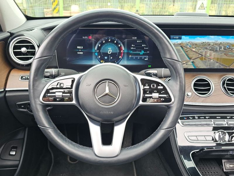 2019 Mercedes-Benz E-Class E300 4MATIC Exclusive photo 14