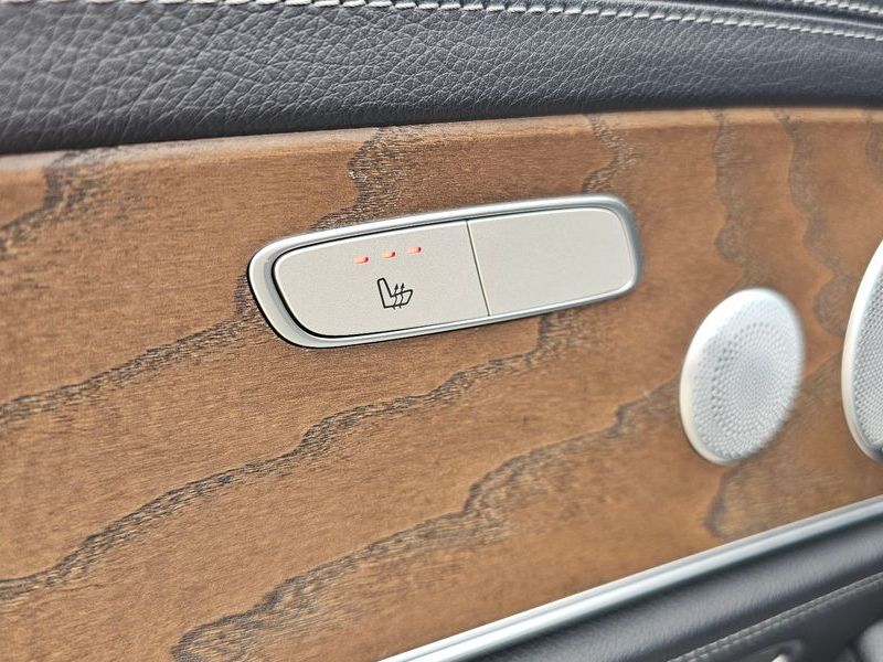 2019 Mercedes-Benz E-Class E300 4MATIC Exclusive photo 18