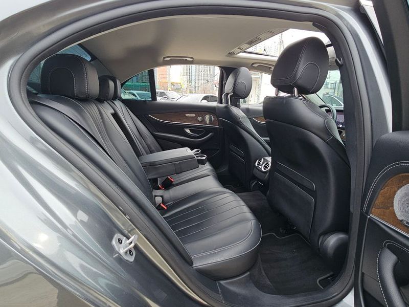 2019 Mercedes-Benz E-Class E300 4MATIC Exclusive photo 19