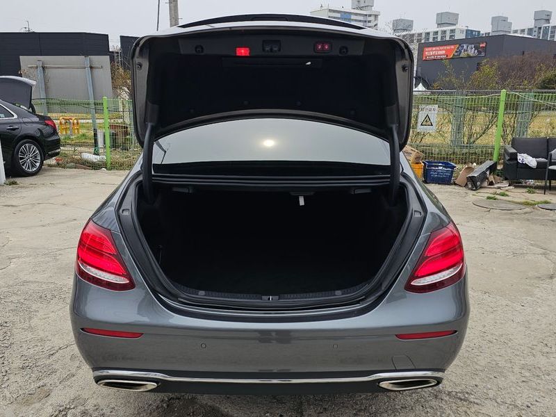 2019 Mercedes-Benz E-Class E300 4MATIC Exclusive photo 20