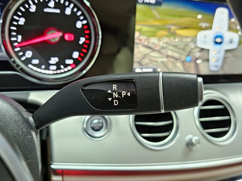 2019 Mercedes-Benz E-Class E300 Avantgarde photo 9