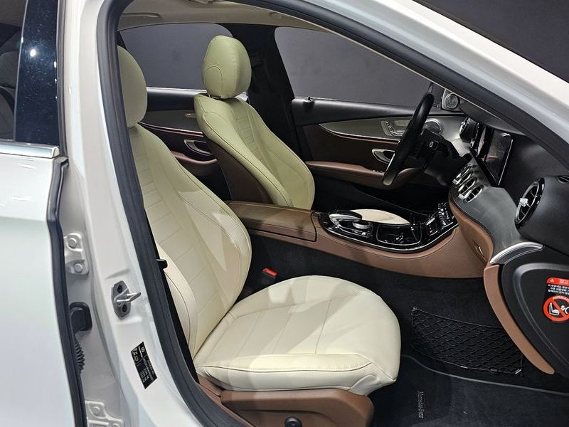 2019 Mercedes-Benz E-Class E300 Avantgarde photo 10