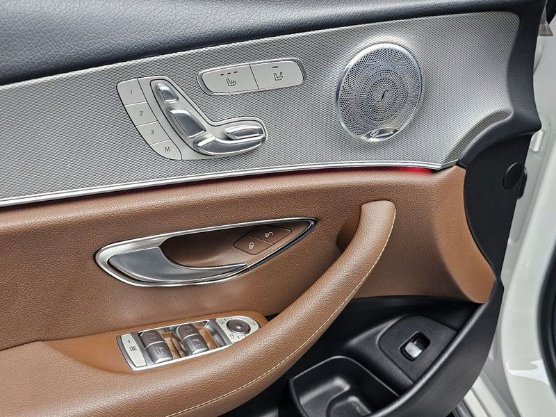 2019 Mercedes-Benz E-Class E300 Avantgarde photo 17