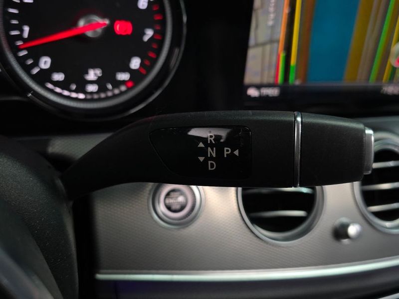 2019 Mercedes-Benz E-Class E300 Avantgarde photo 9