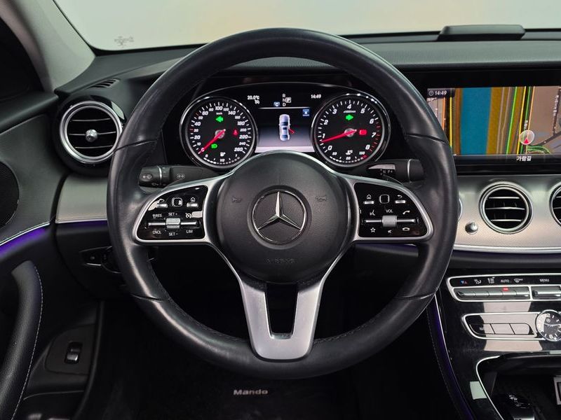 2019 Mercedes-Benz E-Class E300 Avantgarde photo 13