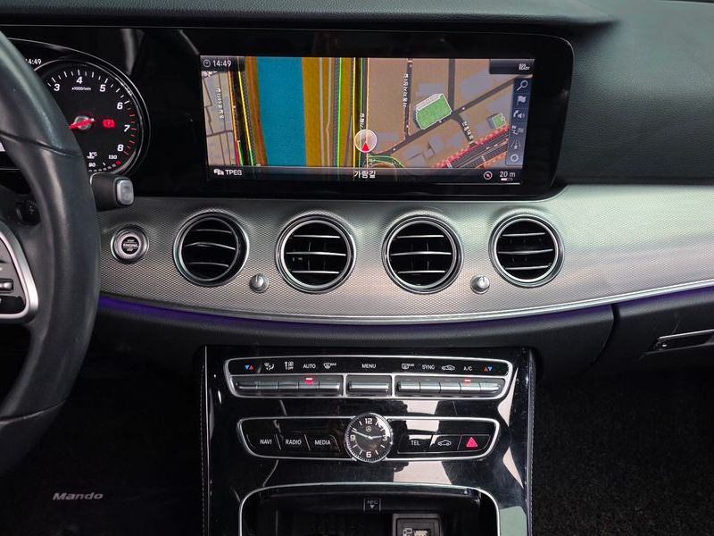 2019 Mercedes-Benz E-Class E300 Avantgarde photo 15