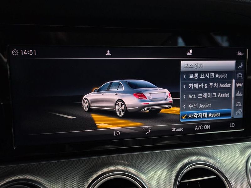 2019 Mercedes-Benz E-Class E300 Avantgarde photo 17