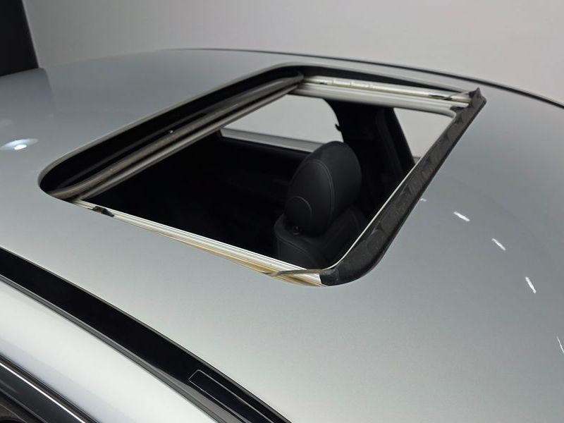 2019 Mercedes-Benz E-Class E300 Avantgarde photo 19