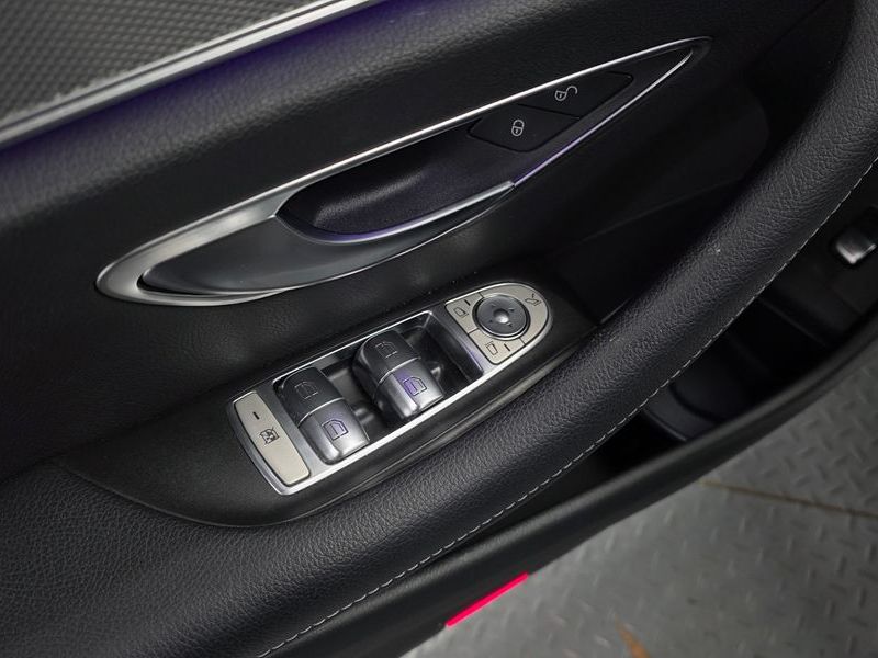 2019 Mercedes-Benz E-Class E300 Avantgarde photo 28