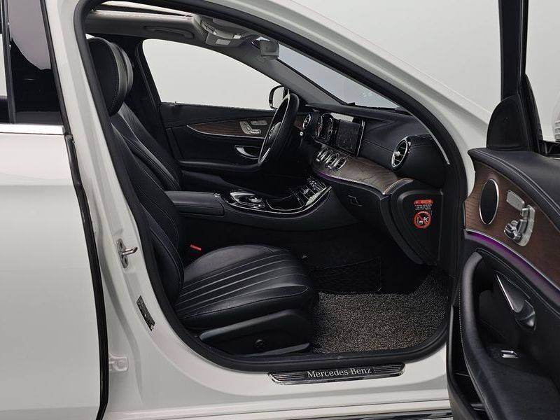 2019 Mercedes-Benz E-Class E220d 4MATIC Exclusive photo 10