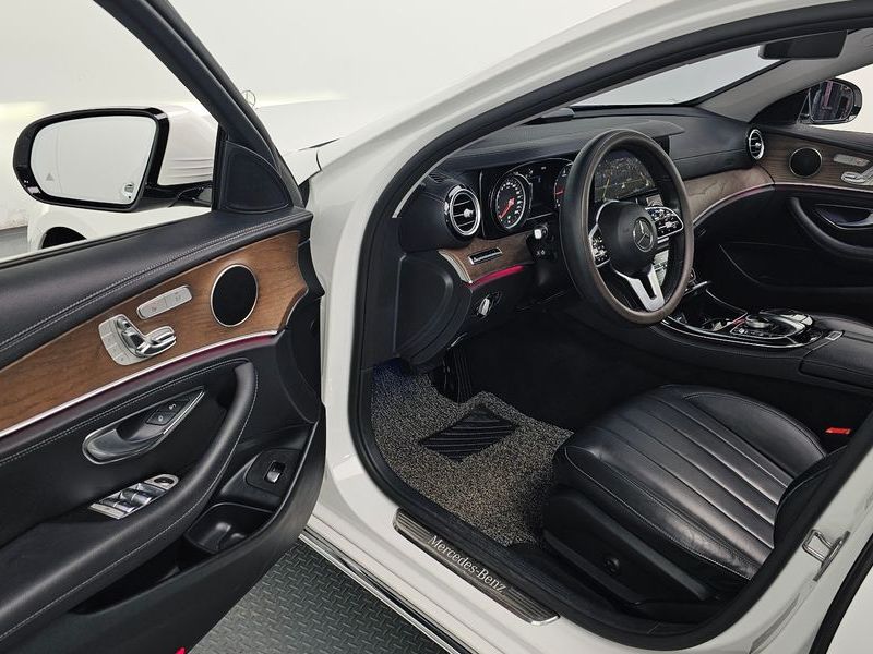 2019 Mercedes-Benz E-Class E220d 4MATIC Exclusive photo 11