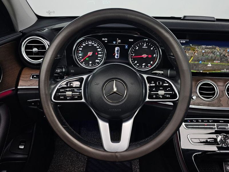 2019 Mercedes-Benz E-Class E220d 4MATIC Exclusive photo 13