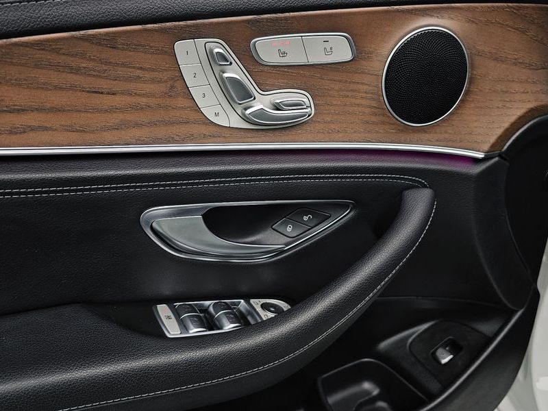 2019 Mercedes-Benz E-Class E220d 4MATIC Exclusive photo 18